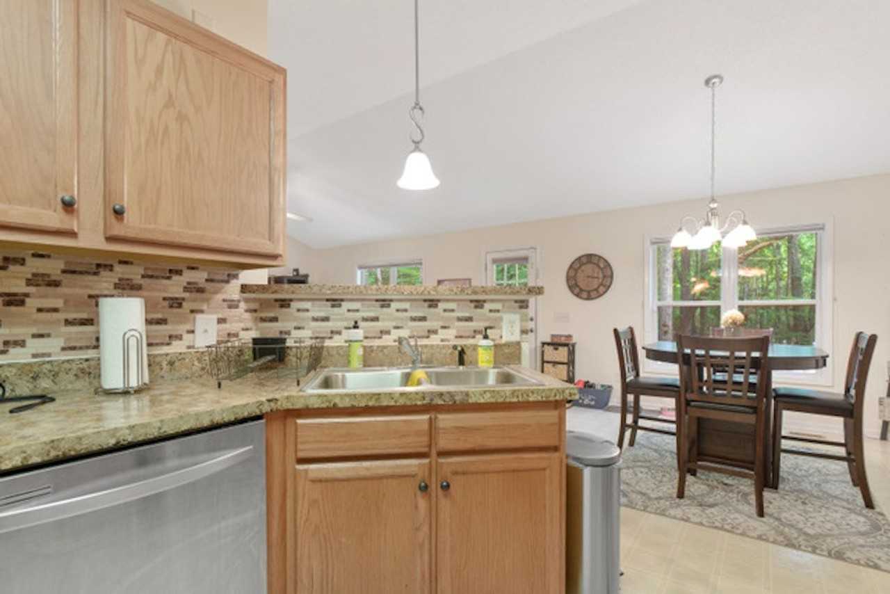 303 Harbor Trce - Photo 5 of 17