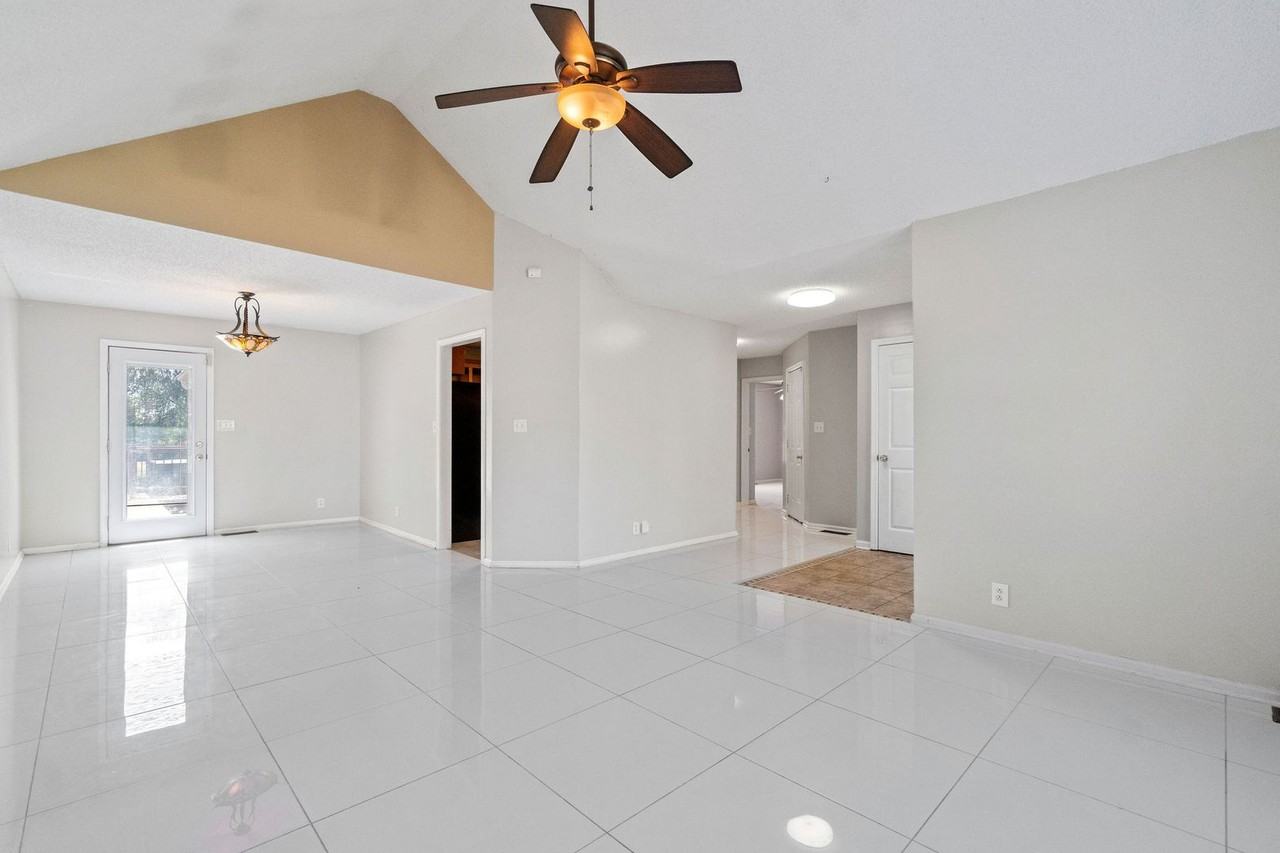 1435 Amy Ave - Photo 6 of 30