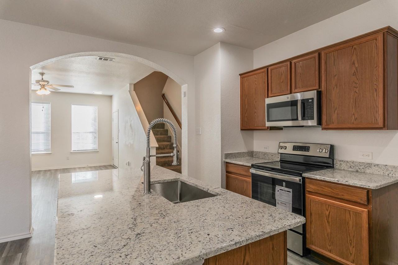 908 Jamie Dr - Photo 5 of 29