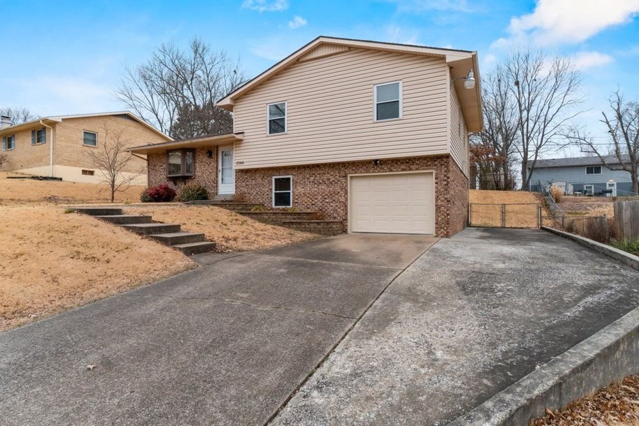 2544 Albert Rasche Dr - Photo 3 of 25