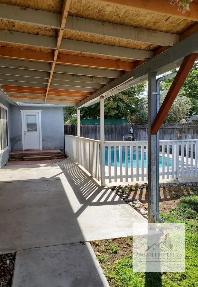 1696 Pico Ave - Photo 3 of 8