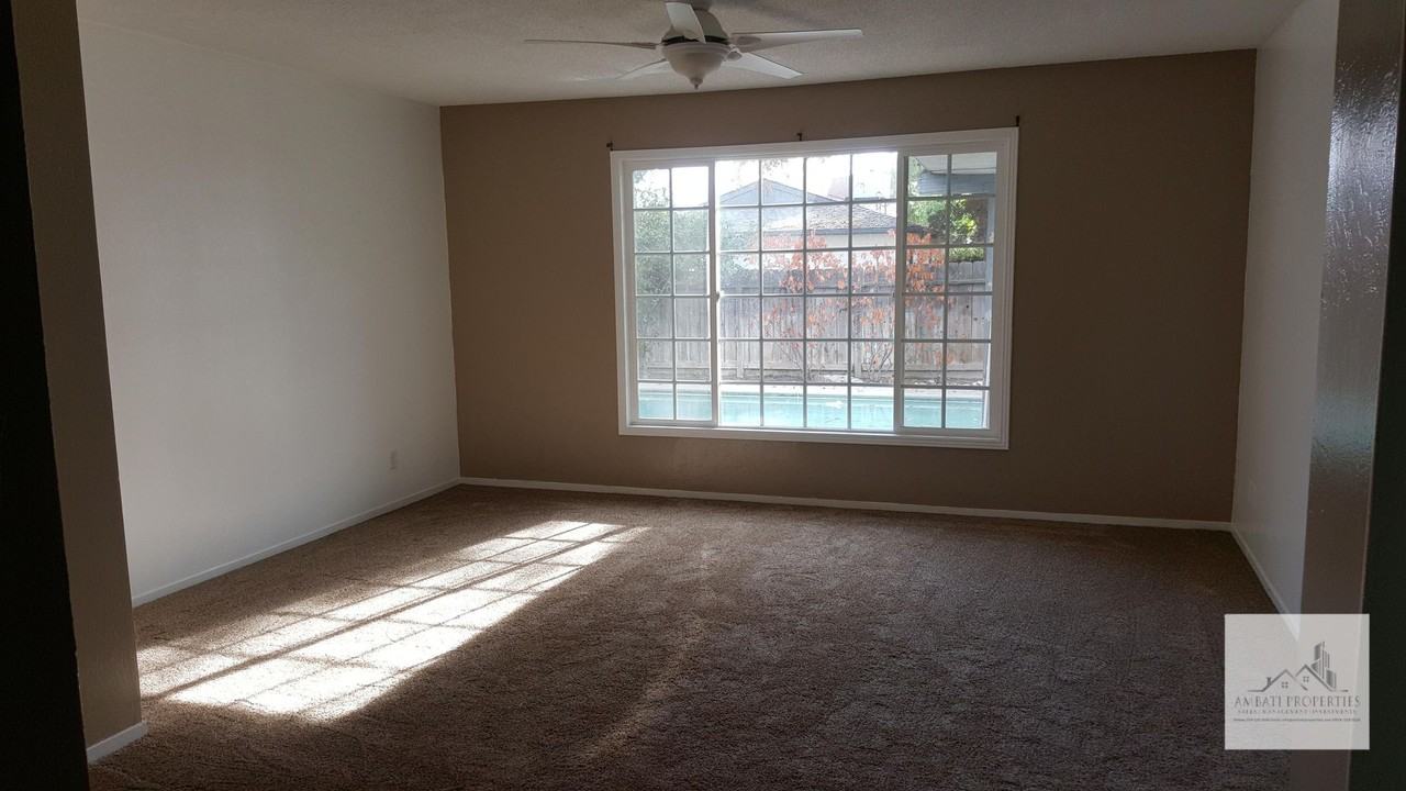 1696 Pico Ave - Photo 4 of 8