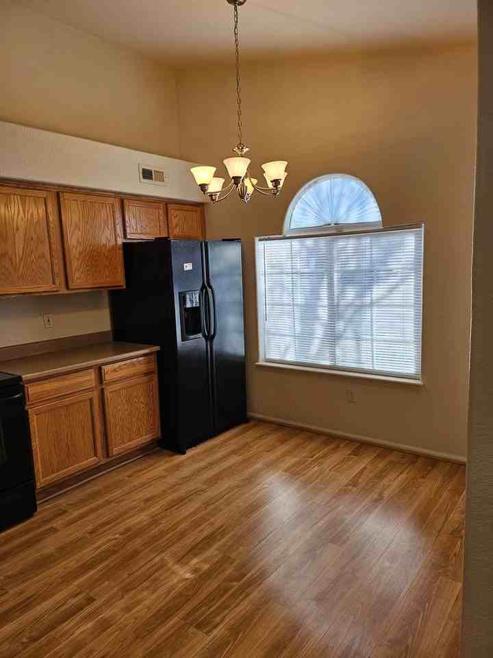 825 Edna Way - Photo 3 of 19