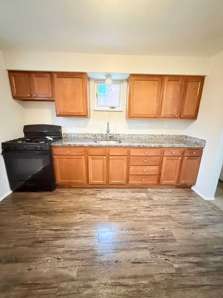 580 Guylyn Dr - Photo 3 of 14