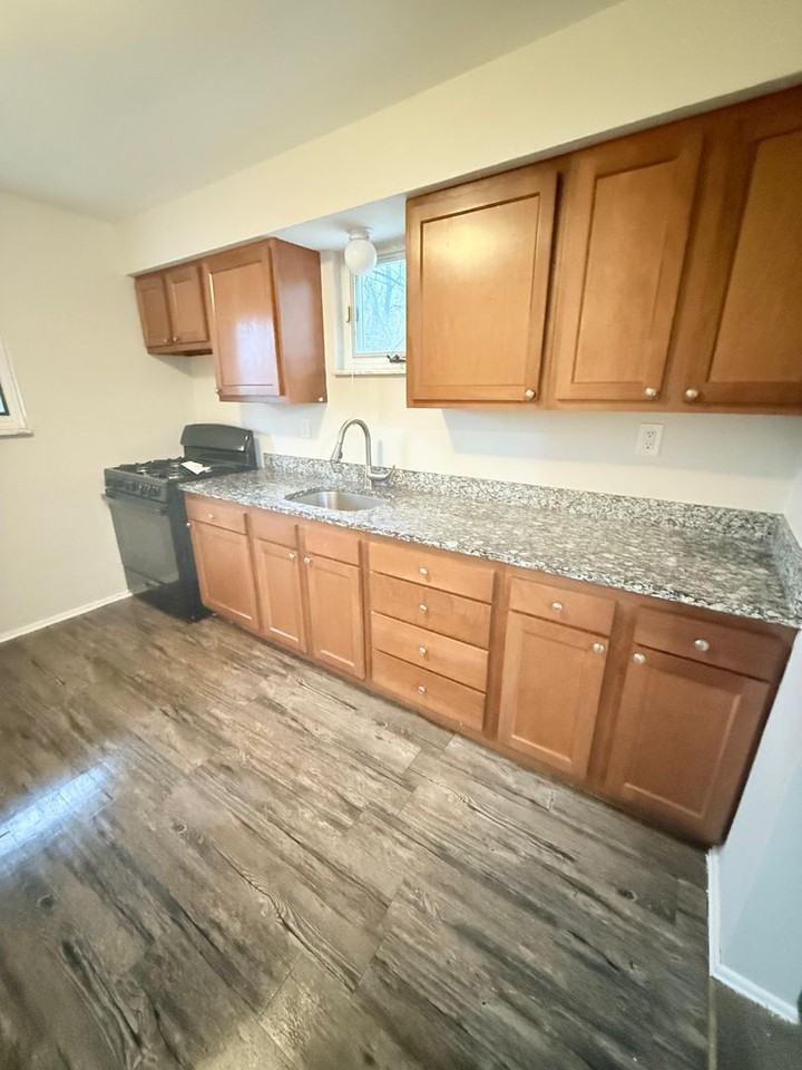 580 Guylyn Dr - Photo 4 of 14