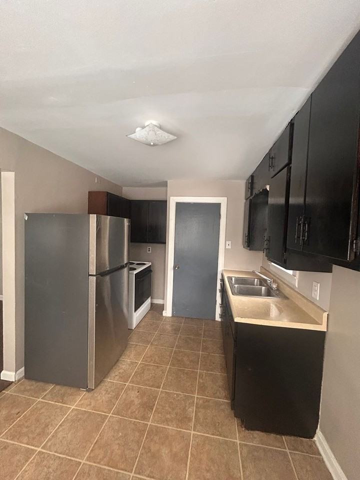 4430 S Park Dr - Photo 3 of 6