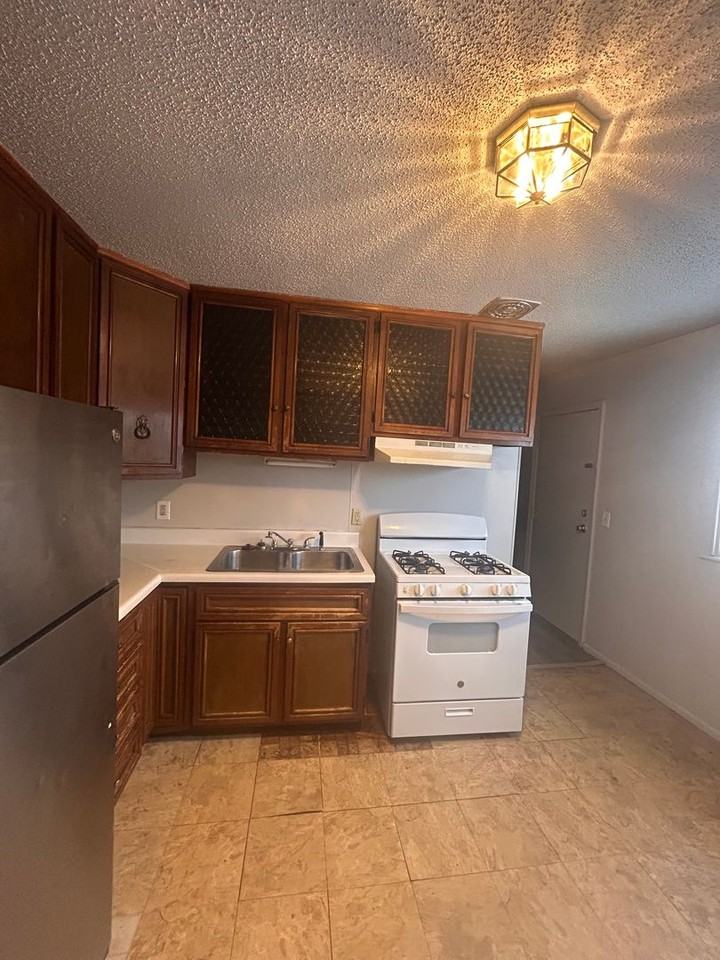 6010 Chaddsford Dr - Photo 3 of 6