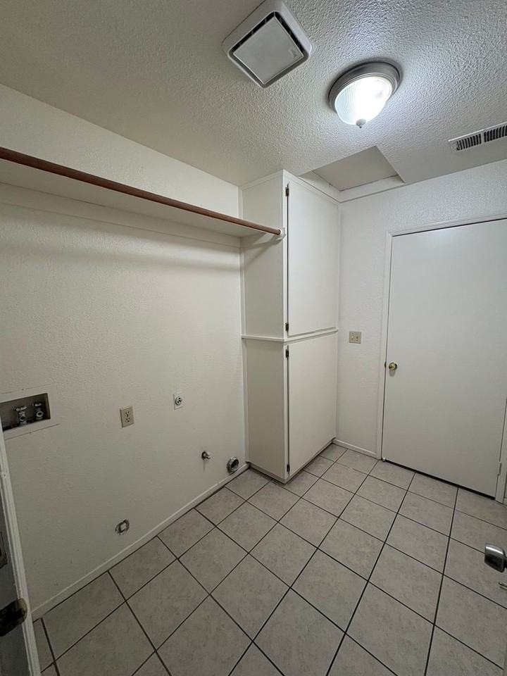 3438 S San Joaquin Ct - Photo 4 of 31