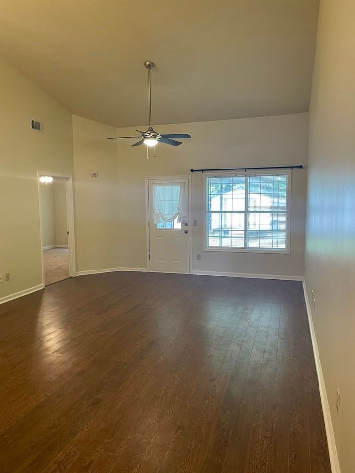 1008 N 1st St Apt A - Photo 3 of 10