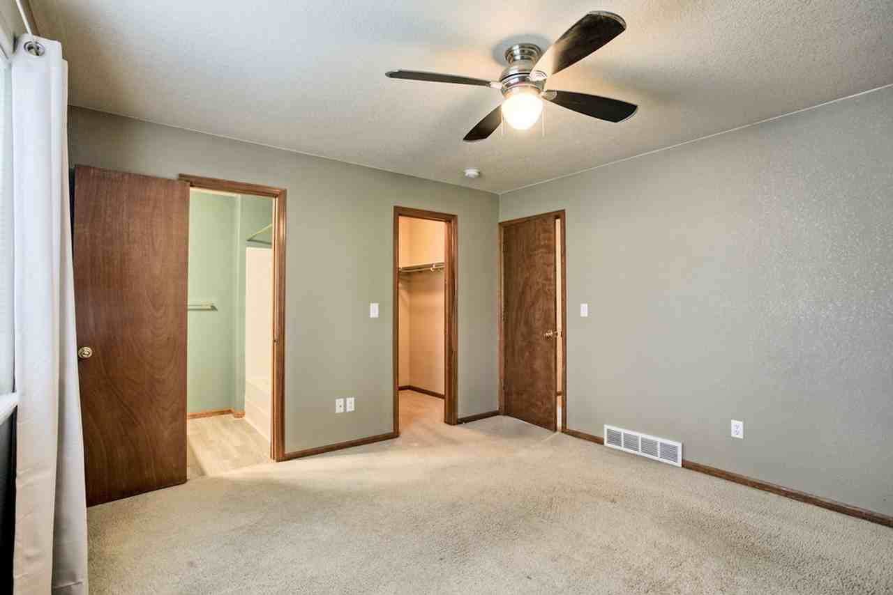 1666 E 7th St - Photo 5 of 32