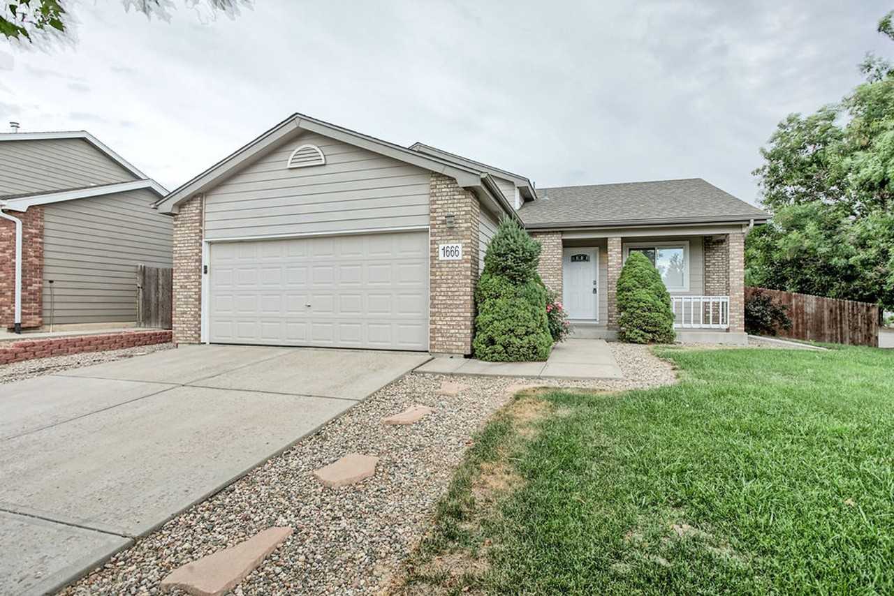 1666 E 7th St - Photo 6 of 39