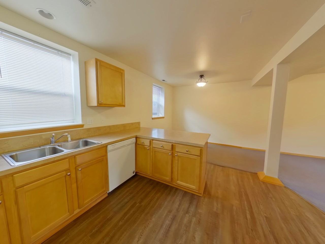 734 E 19th Ave - Photo 5 of 10