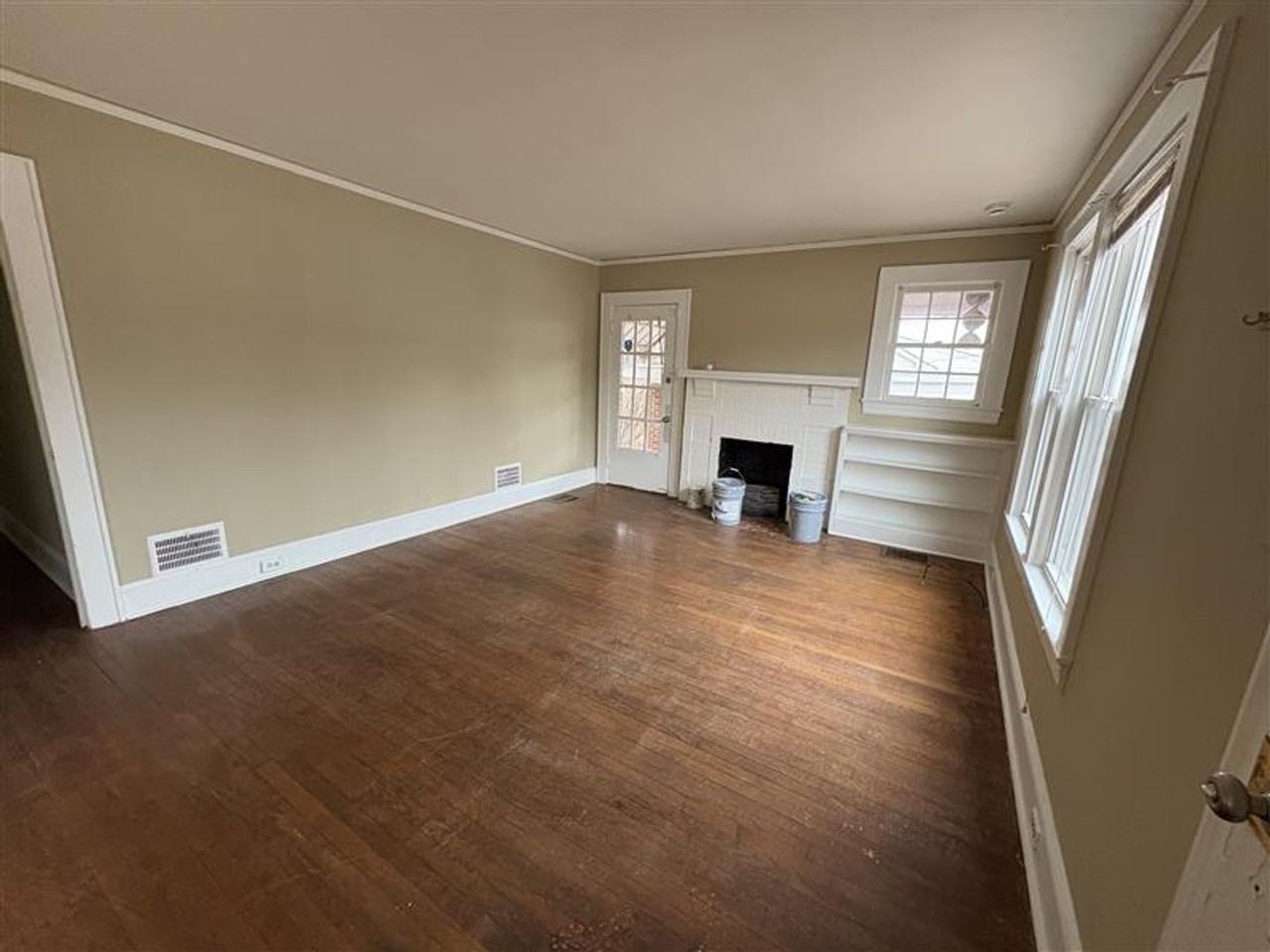 521 Polo Rd - Photo 3 of 14