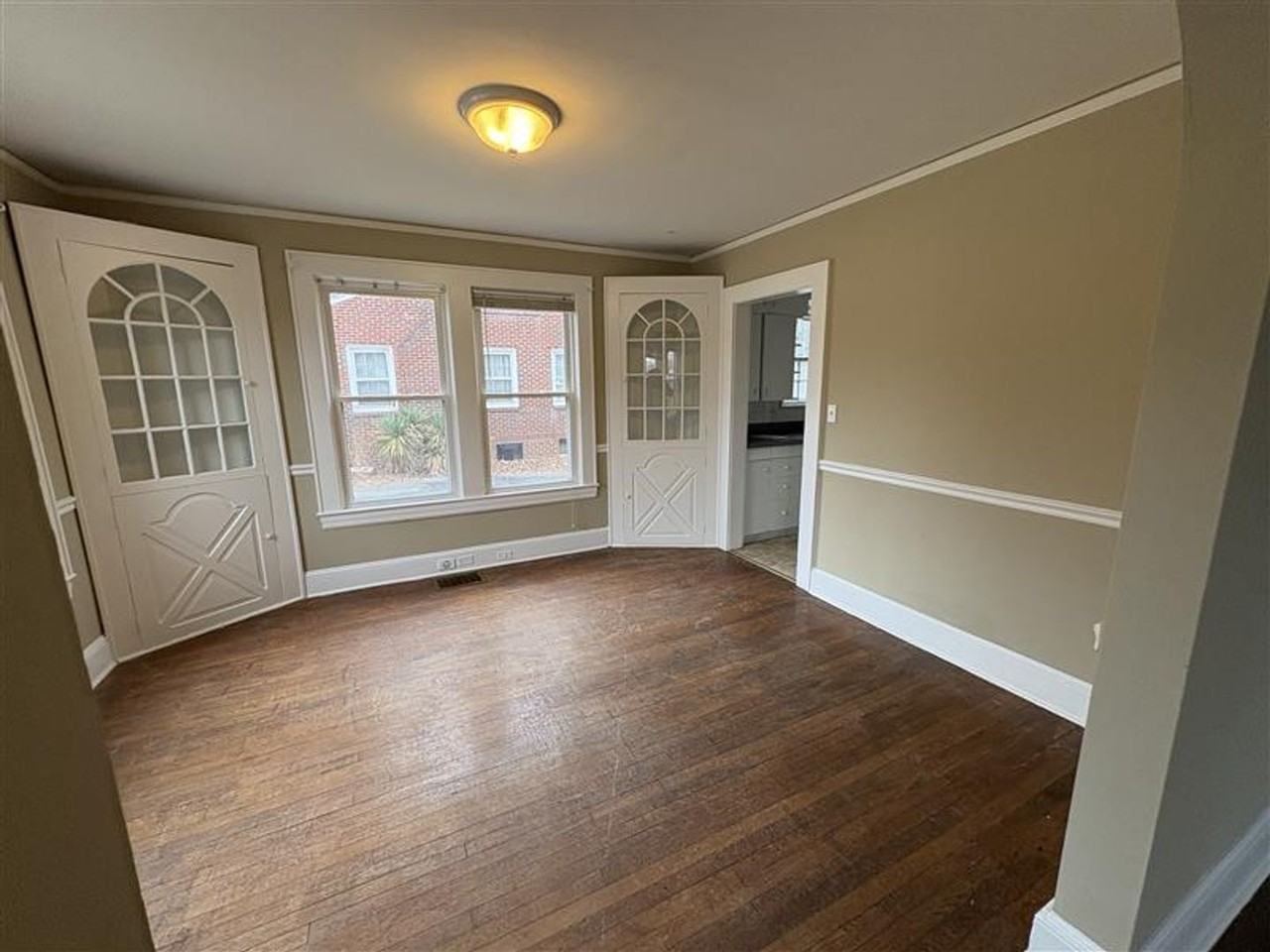 521 Polo Rd - Photo 4 of 14