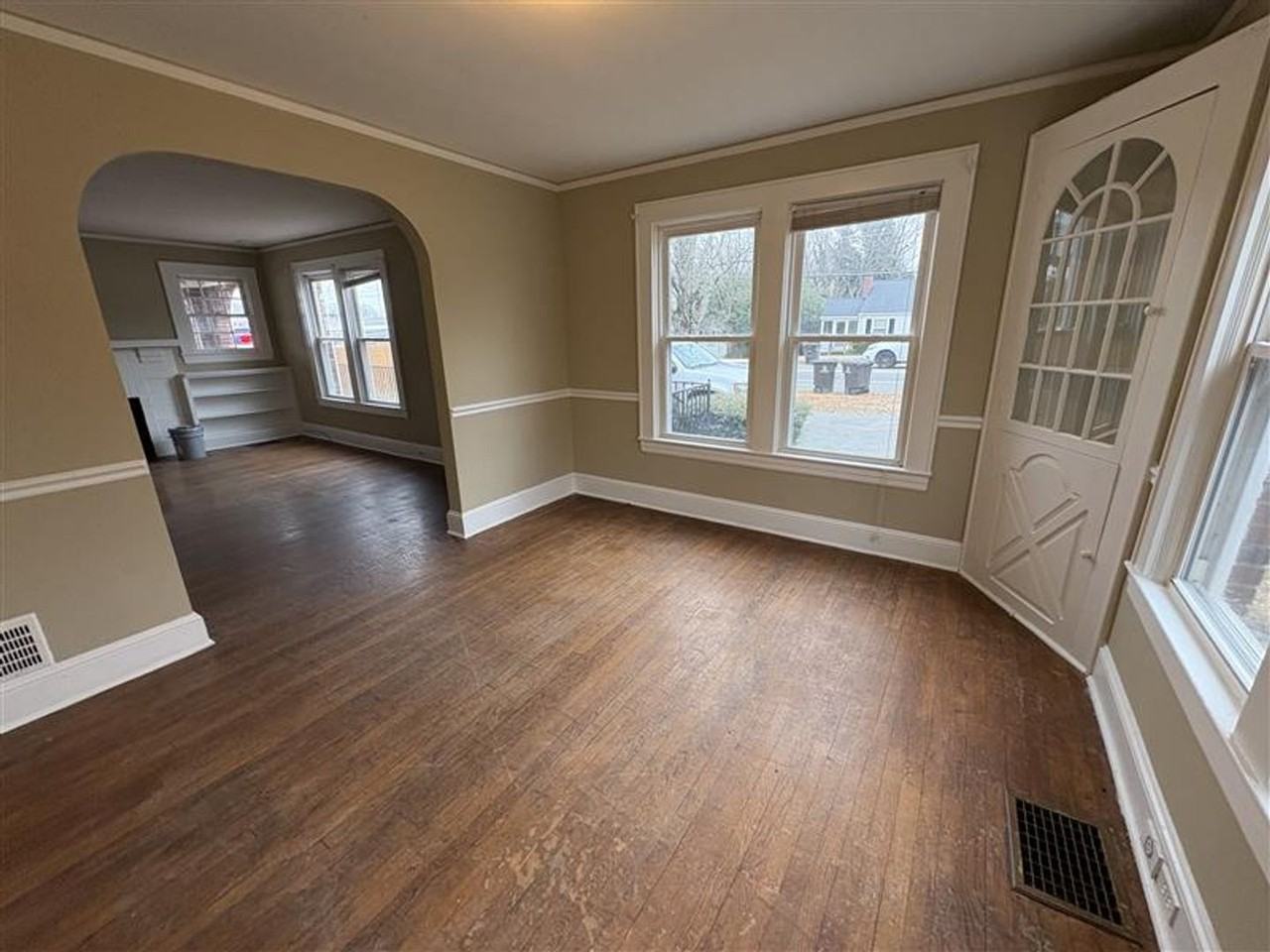 521 Polo Rd - Photo 5 of 14