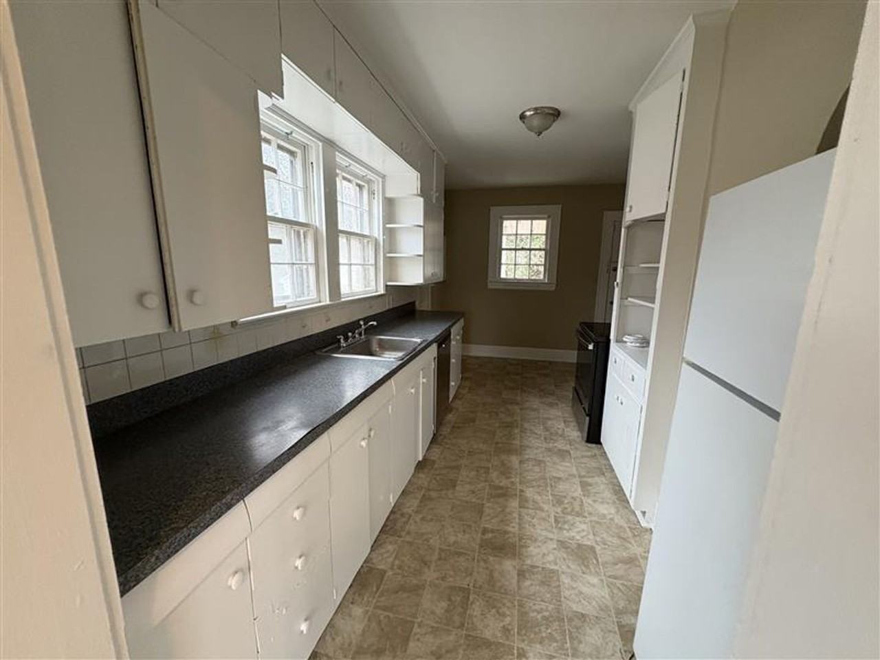 521 Polo Rd - Photo 6 of 14