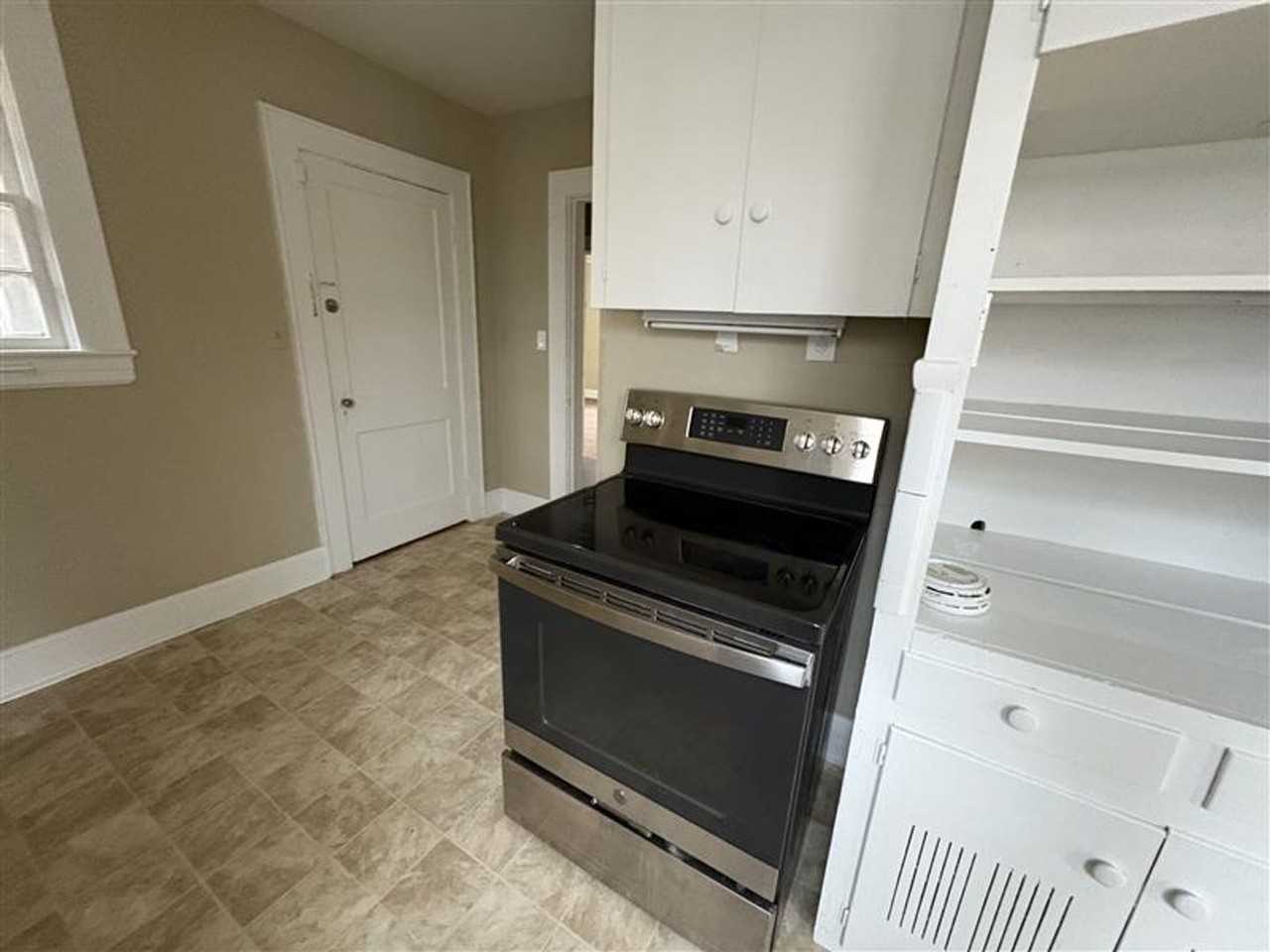 521 Polo Rd - Photo 7 of 14