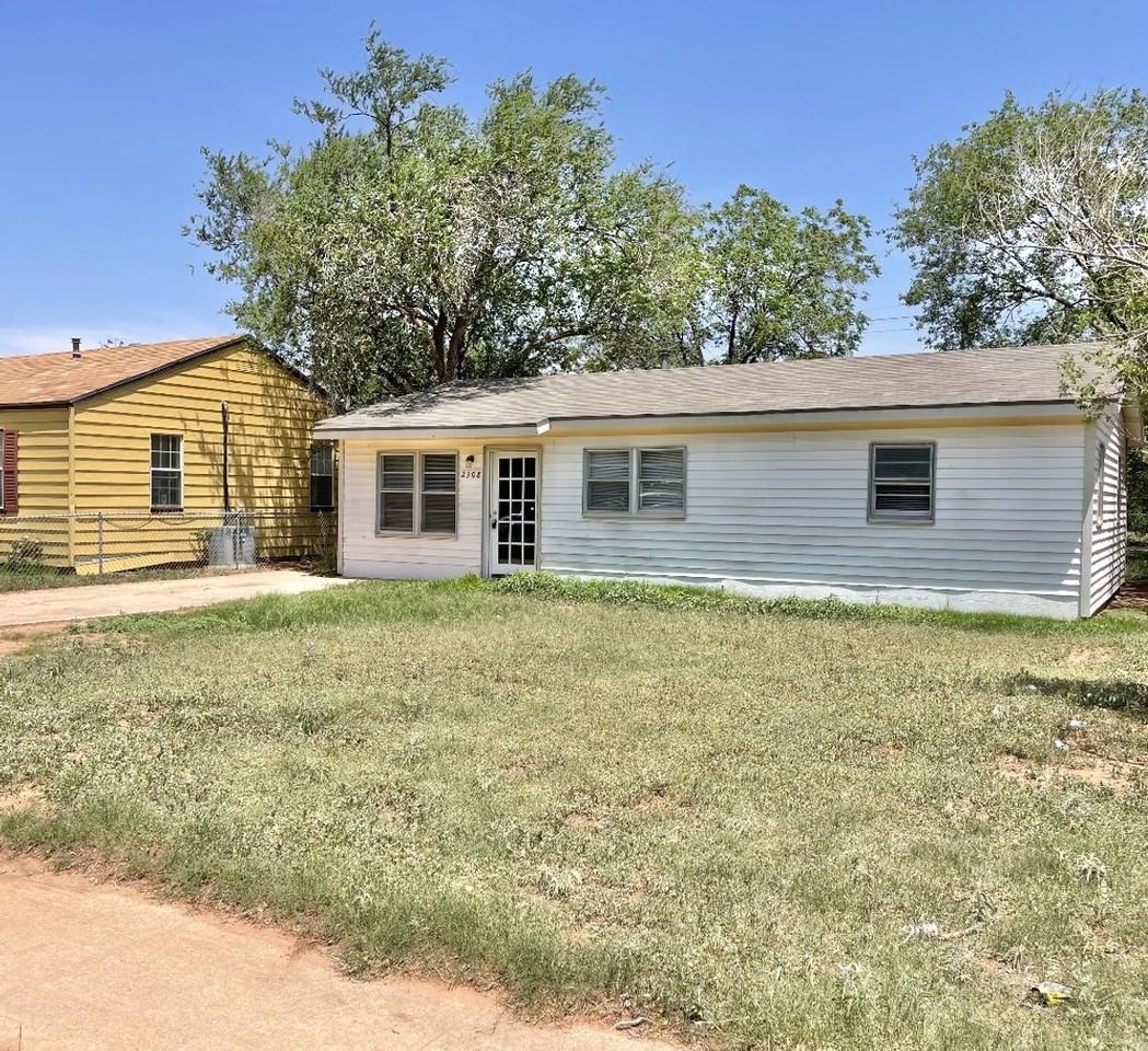 2908 2nd Pl - Photo 2 of 12