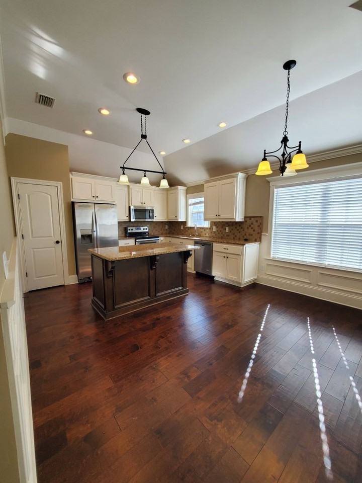 4421 Summer Hill Pl - Photo 4 of 21