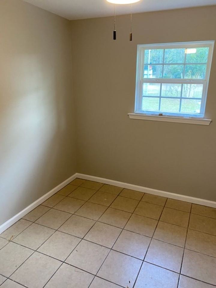 209 Dixie Dr - Photo 3 of 7