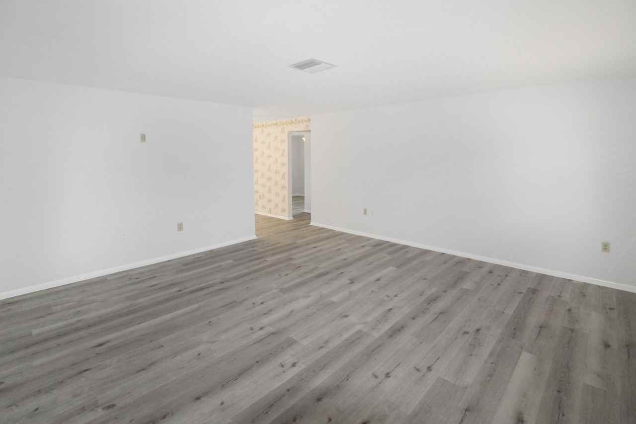 320 Pavonia Rd - Photo 2 of 17