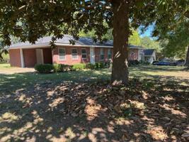 featured image of 906 Spring Ave