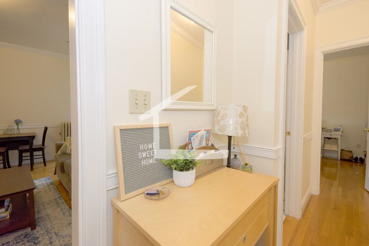 1342 Commonwealth Ave - Photo 2 of 8