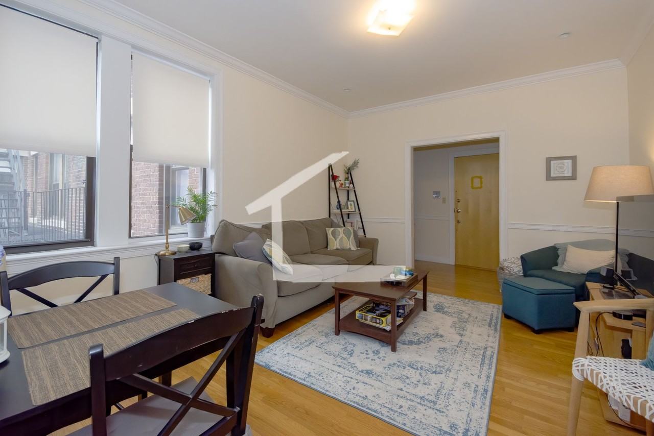 1342 Commonwealth Ave - Photo 5 of 8