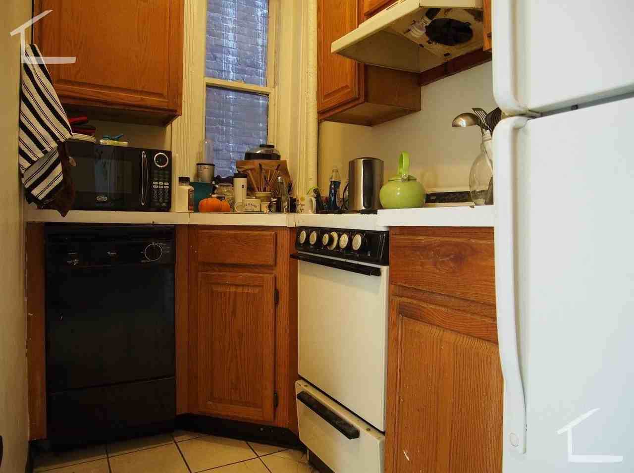 463 Park Dr - Photo 2 of 24