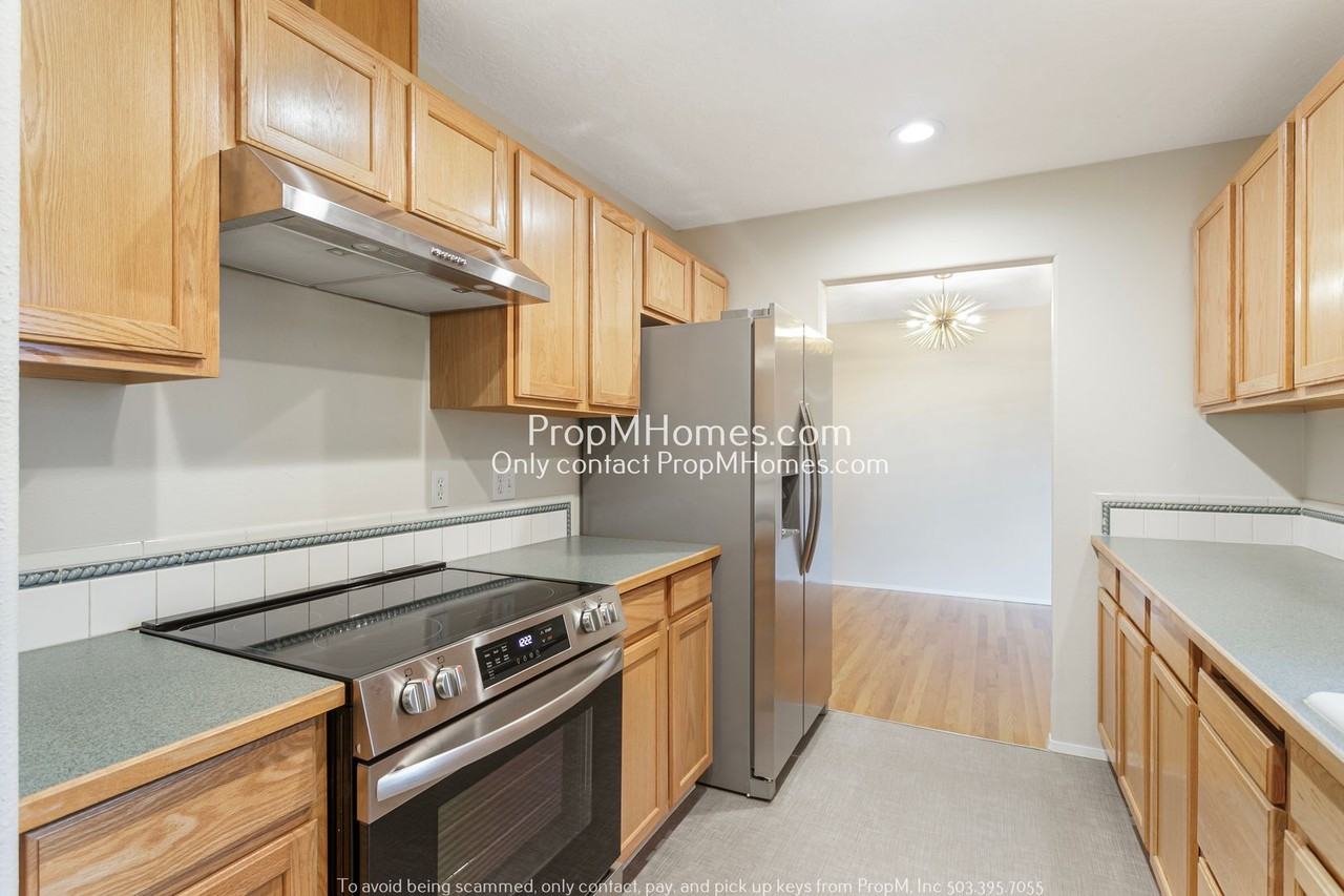 1945 Sw Filmont Ave - Photo 4 of 27