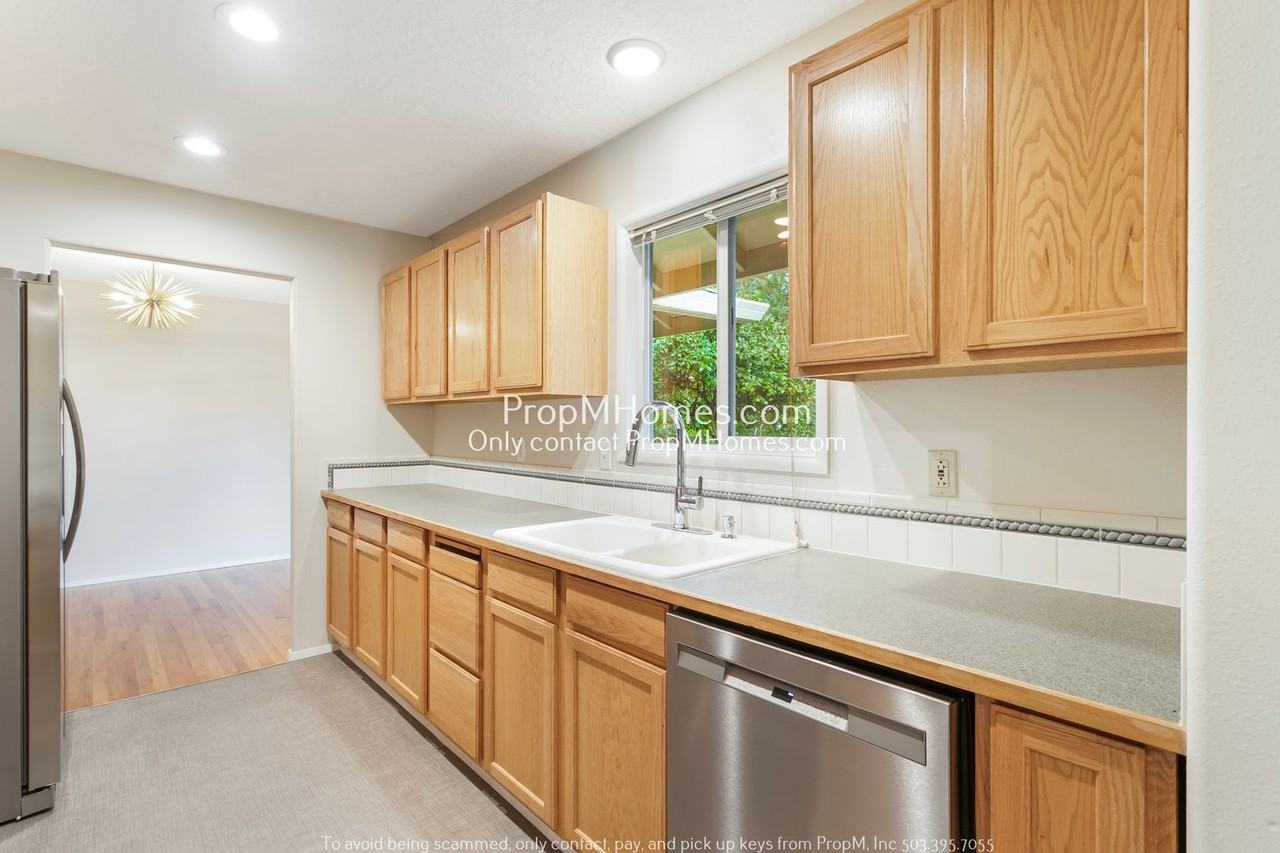 1945 Sw Filmont Ave - Photo 6 of 27