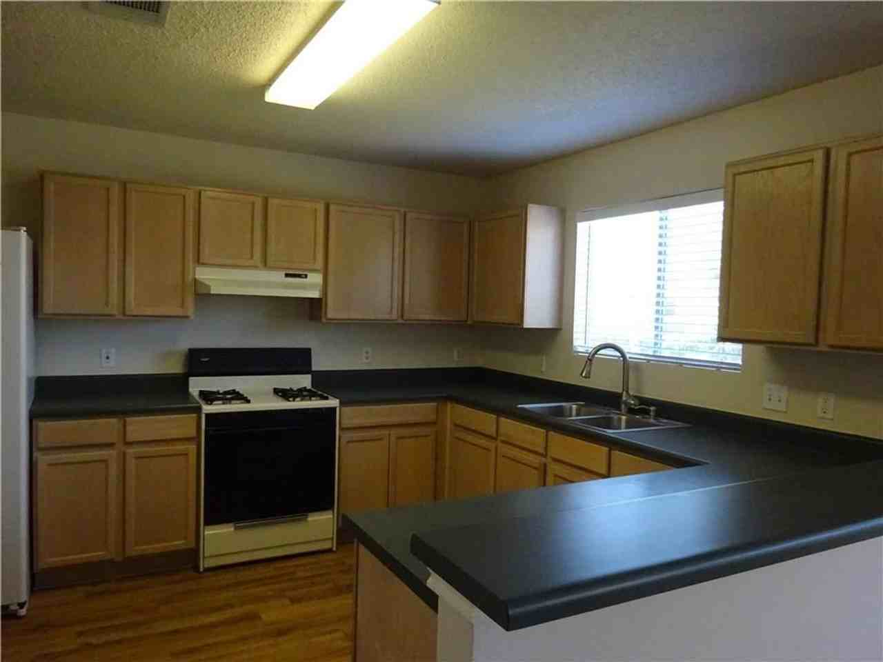 1908 Lantana Dr - Photo 4 of 18