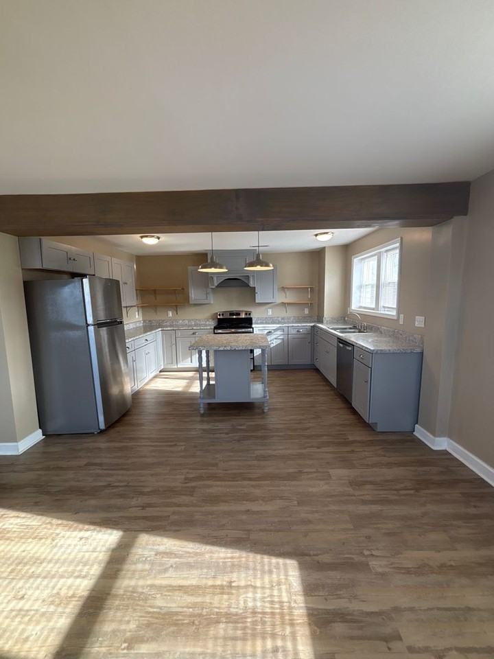 116 Lexington St - Photo 7 of 21