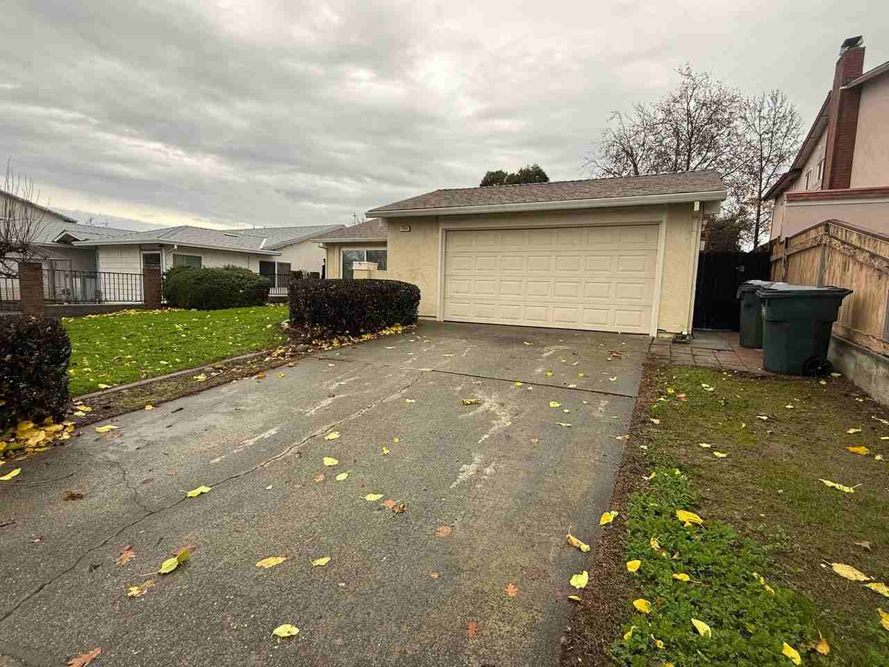 7025 Catamaran Dr - Photo 2 of 31