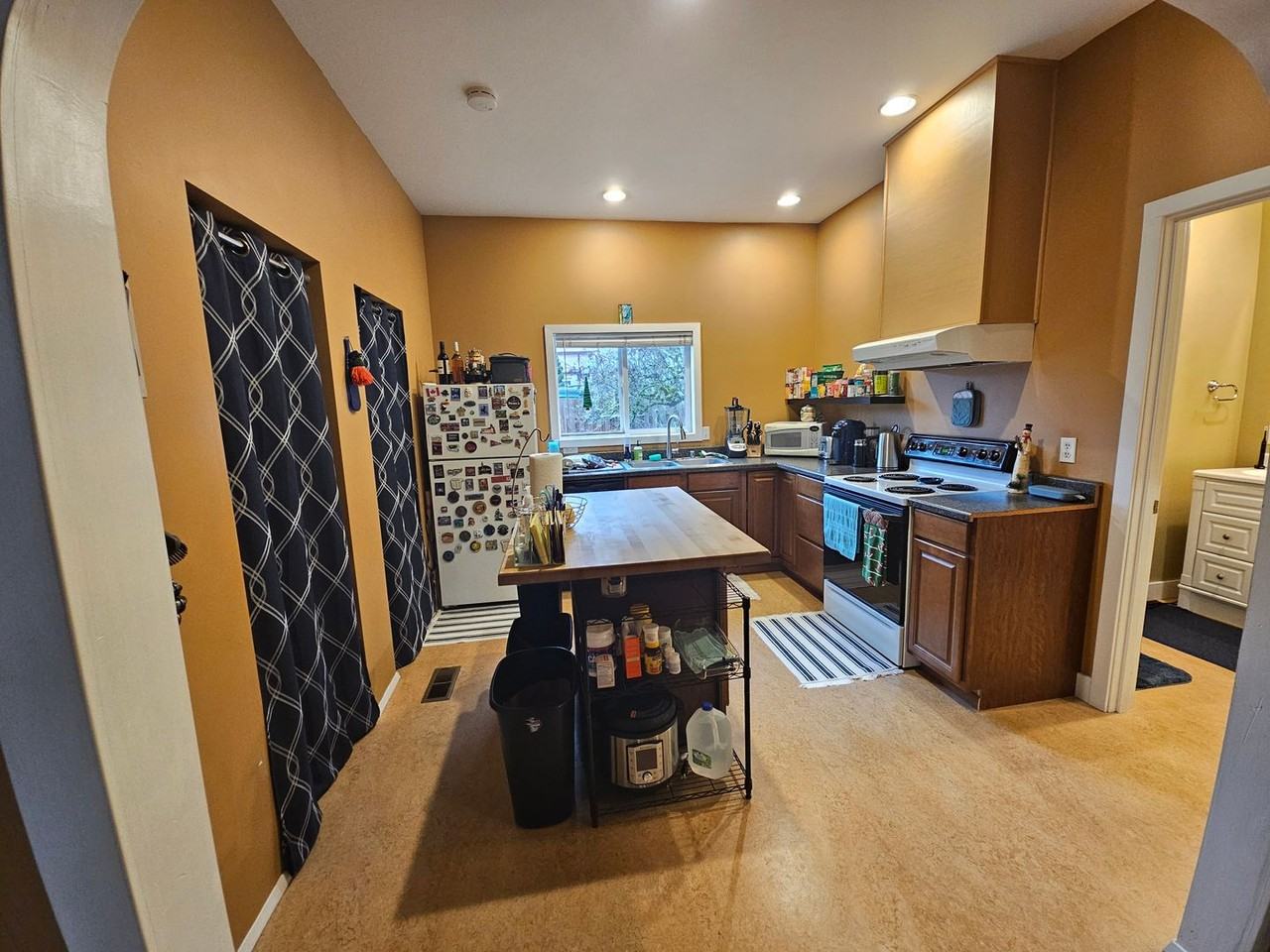 1339 Humboldt St #A - Photo 3 of 10