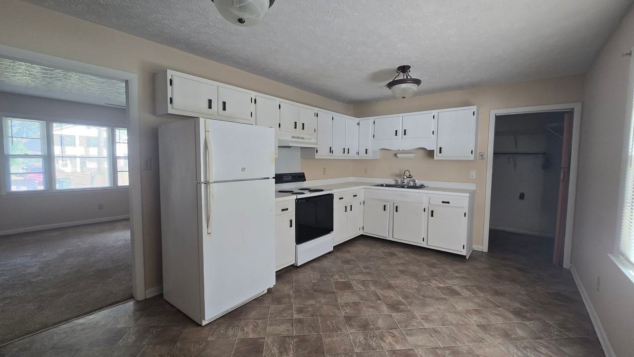 6615 Keeler Dr - Photo 3 of 23