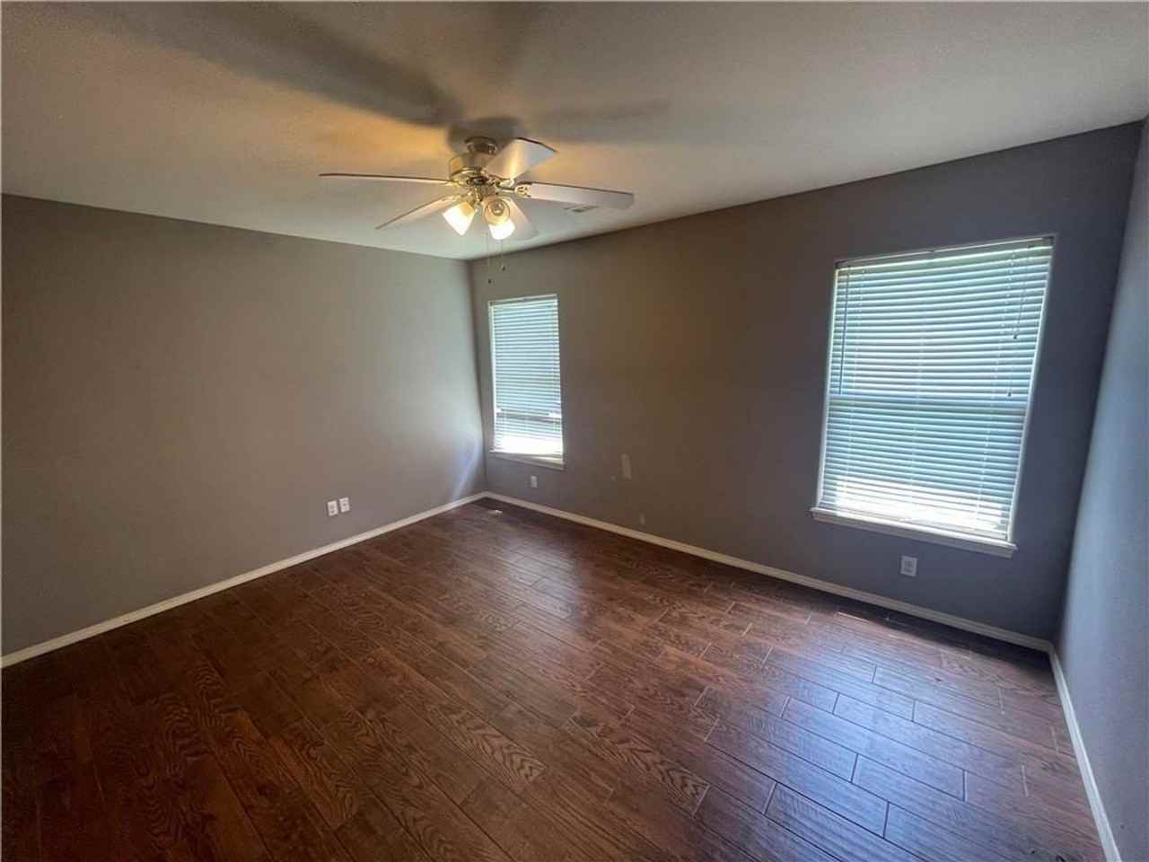 6105 Sw Meadow Well Ave - Photo 3 of 7