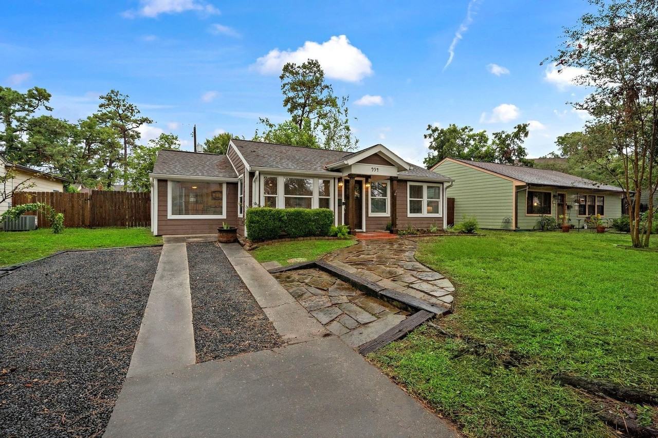 954 W 41st St - Photo 3 of 19