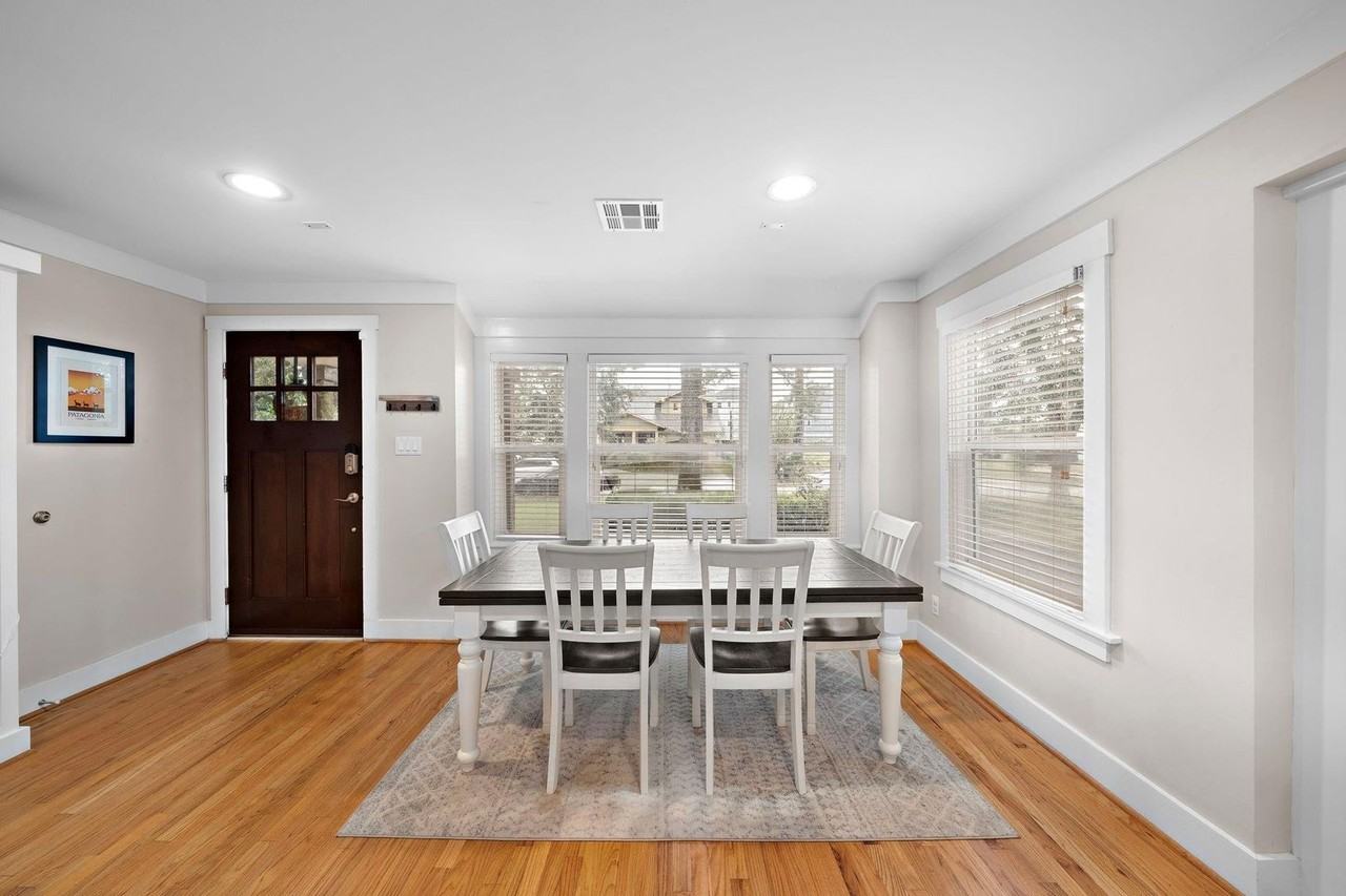 954 W 41st St - Photo 6 of 19