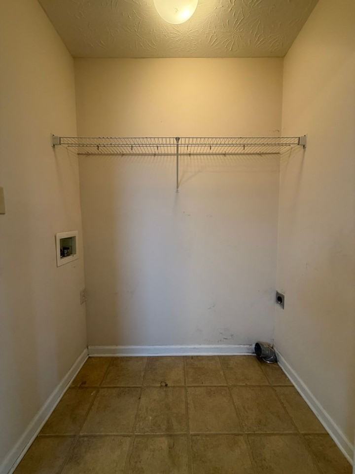 365 Colby Rd - Photo 3 of 4