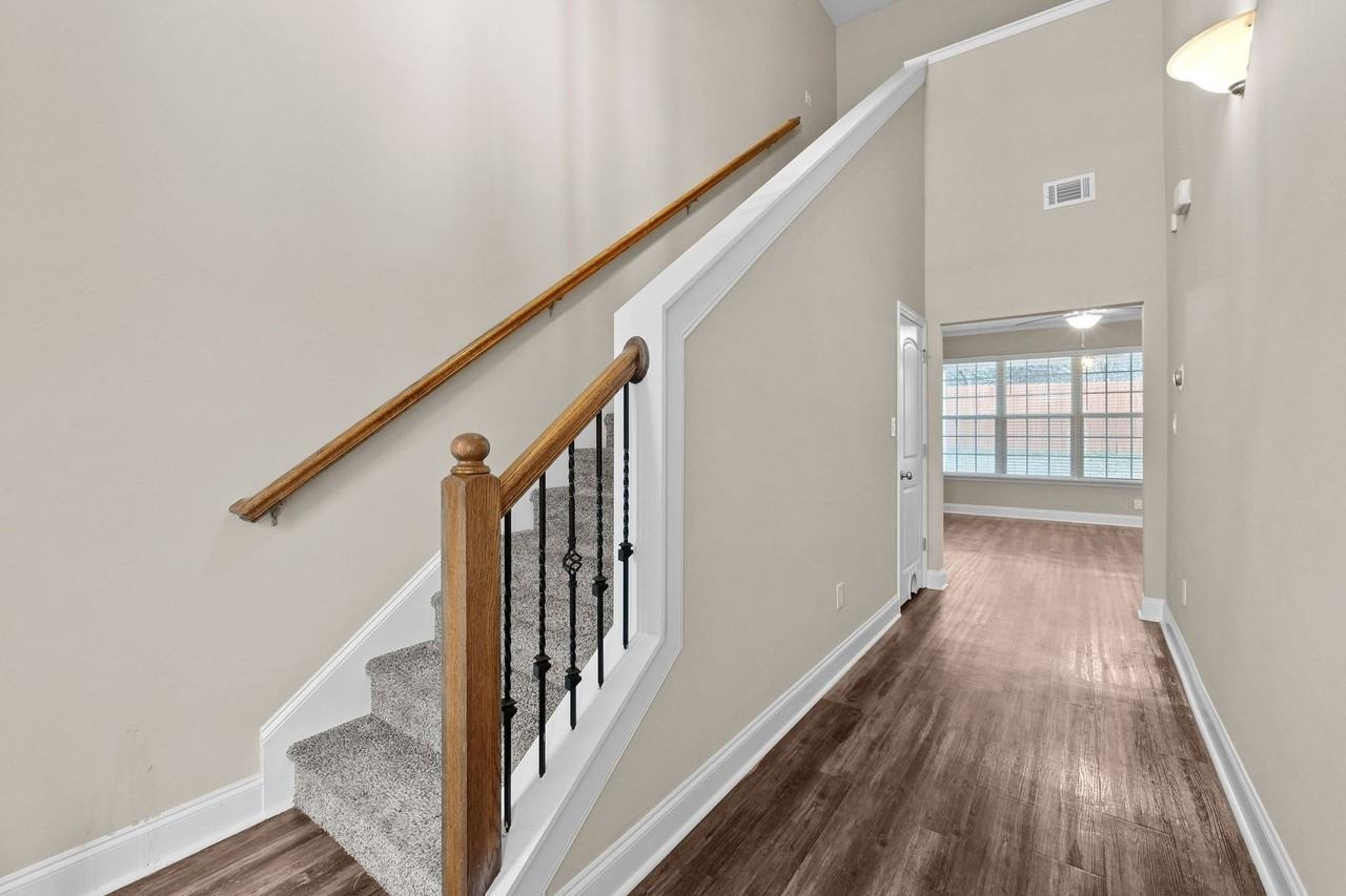 473 Riley Ln - Photo 3 of 34