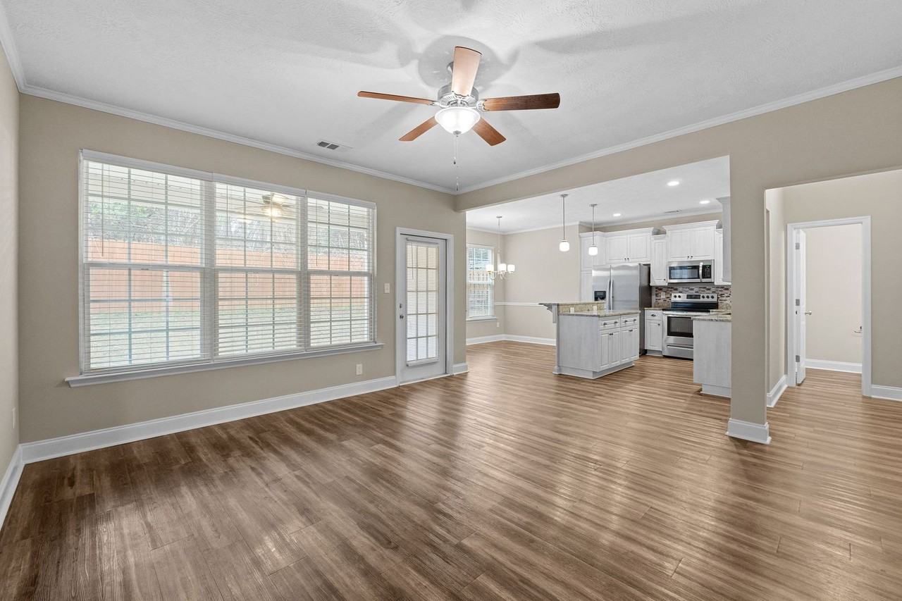 473 Riley Ln - Photo 5 of 34