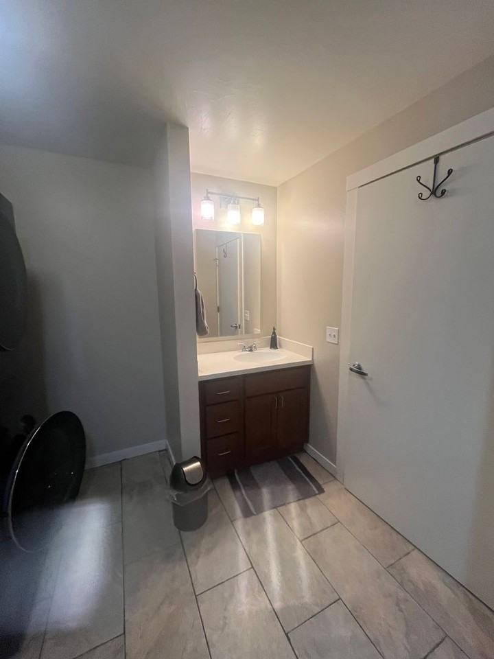 210 210 S Cottonwood - 210 S Cottonwood, UInit 205 - Photo 2 of 12