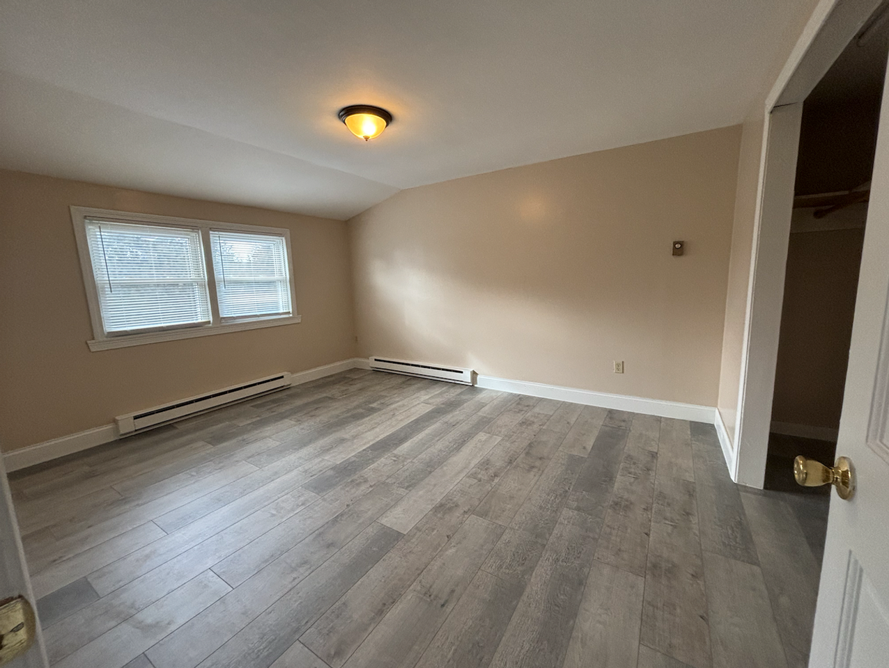 113 Exchange St - Photo 5 of 10