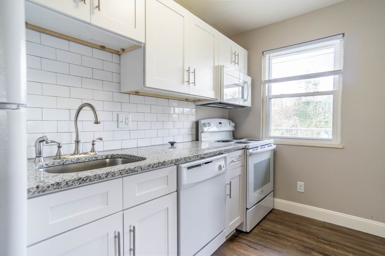 331 Kendall Pl - Photo 6 of 15