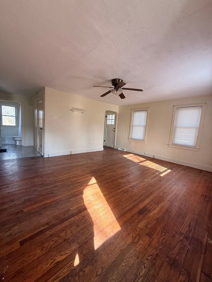 650 Salem Ave - Photo 3 of 10