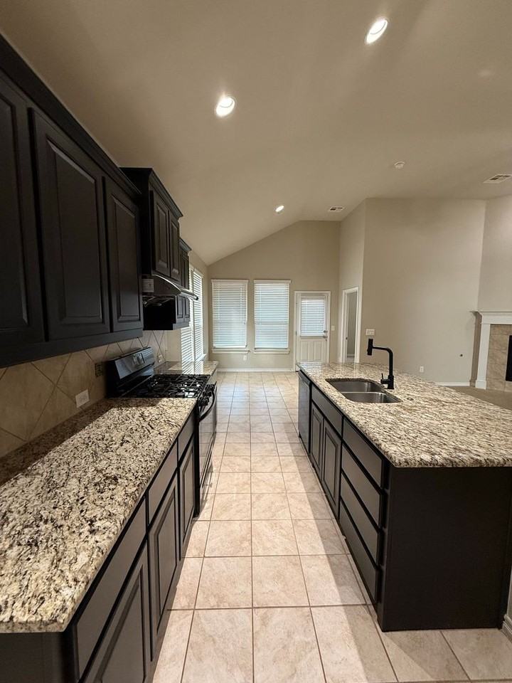 11325 Sw 33rd Ter - Photo 7 of 22