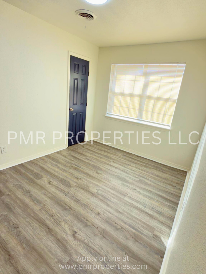 4313 Nw Lincoln Ave - Photo 3 of 10