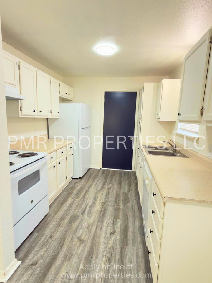 4313 Nw Lincoln Ave - Photo 6 of 10