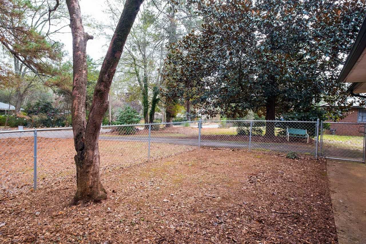 135 Brookwood Dr - Photo 3 of 17